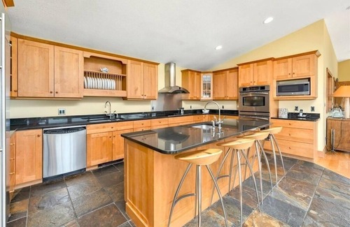 Intervale Casa | Experience tranquility in the White Mountains, incredible views await.