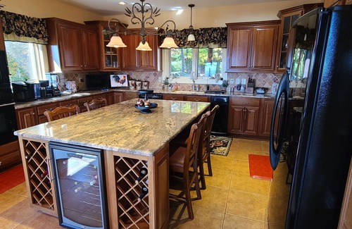 Ferguson Cabina | Experience Tranquility at Trinity Lodge, your Mountain Oasis in Leatherwood