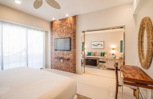 Centro Complejo | Experience Ultimate Cabo Luxury in a 2 bedroom Oceanview