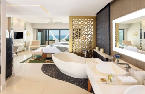 Centro Complejo | Experience Ultimate Cabo Luxury in a 2 bedroom Oceanview