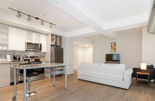 Crossroads Arts District Condominio | Experience Unmatched Comfort w/ an Upscale Stay Featuring Beautiful Rooftop 107
