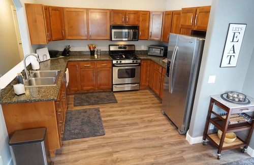 Post Falls Casa | Experience Your Comfy Home Base Getaway - NEW TESLA/EV CHARGER. 5-6 star