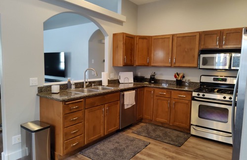 Post Falls Casa | Experience Your Comfy Home Base Getaway - NEW TESLA/EV CHARGER. 5-6 star