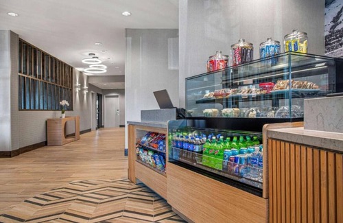Newark Casa | Explore a Walk-Friendly Silicon Valley and Vibrant Bay Area From our Room