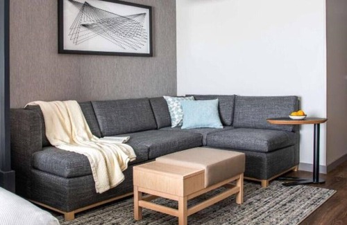 Newark Casa | Explore a Walk-Friendly Silicon Valley and Vibrant Bay Area From our Room