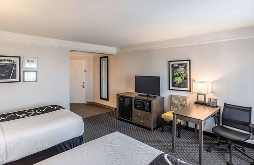 Ahwatukee Foothills Casa | Explore Arizona! 3 Great Units, Free Breakfast, Free Parking, Pool