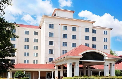 College Park Apartamento | Explore Atlanta! Pet-Friendly Stay! Free Shuttle, Indoor Pool