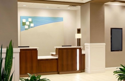College Park Apartamento | Explore Atlanta! Pet-Friendly Stay! Free Shuttle, Indoor Pool