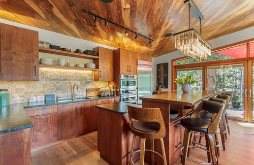 Weisshorn Casa | Explore Breckenridge! Home close to Main Street with Wooded View
