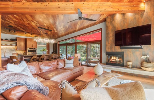 Weisshorn Casa | Explore Breckenridge! Home close to Main Street with Wooded View