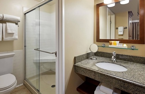 Coronado Hotel | Explore Coronado! 3 Comfortable Units Close to SeaWorld San Diego! Heated Pool