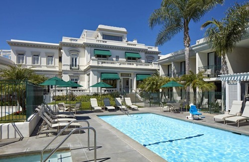 Coronado Hotel | Explore Coronado! 3 Comfortable Units Close to SeaWorld San Diego! Heated Pool