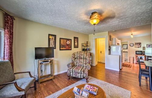 Geneva-on-the-Lake Apartamento | Explore Lake Erie and Strip From Quaint Apartment!