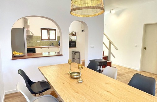 Charneca de Caparica e Sobreda Apartamento | Explore Lisbon and enjoy the wonderful beaches. All in one place.
