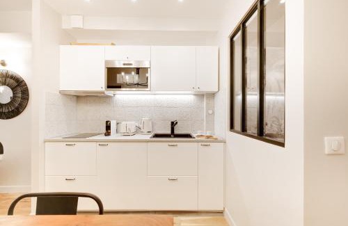 Parc-de-Montsouris Apartamento | Explore Local Bakeries from a Boho Artist Loft