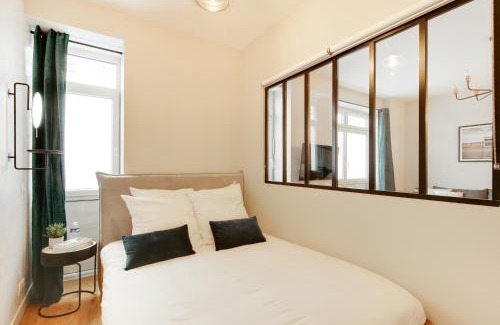 Parc-de-Montsouris Apartamento | Explore Local Bakeries from a Boho Artist Loft