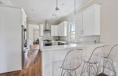 Irish Channel Casa | Explore Magazine Street from a Chic, Tranquil Home