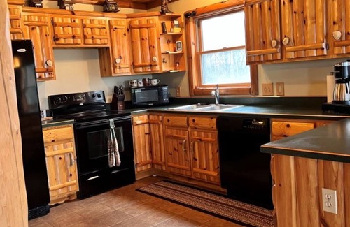 Vienna Township Casa | Explore Michigan's Elk Country At This Cabin Retreat-Outdoor Enthusiast Dream
