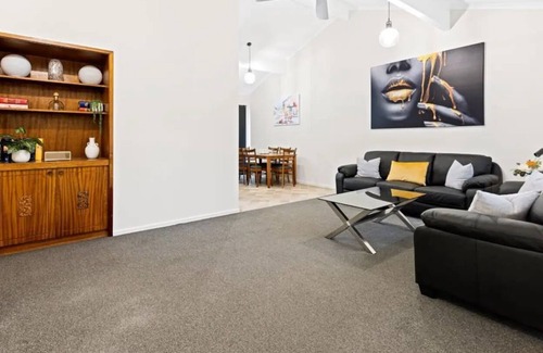 Mildura Casa | Explore Mildura from this charming 3BR home. Ideal for groups up to 6!