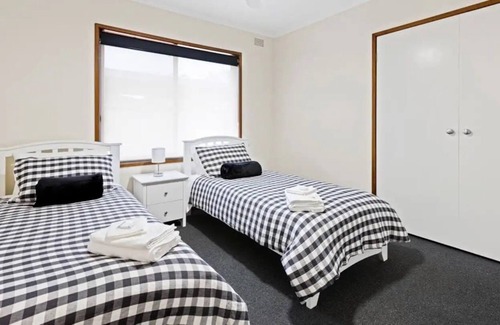 Mildura Casa | Explore Mildura from this charming 3BR home. Ideal for groups up to 6!