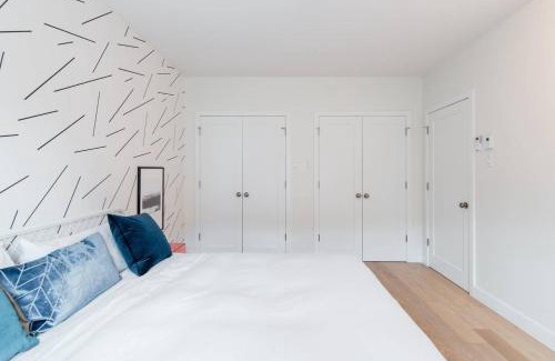 Little Italy Apartamento | Explore Montreal from Sleek Contemporary Apartment by Den Stays