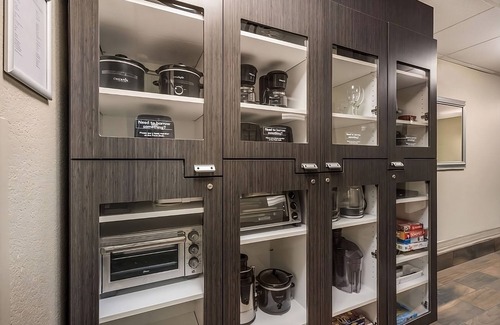 Burlington Casa | Explore North Shore from Boston - Pet-friendly Suites w/ BBQ Facilities