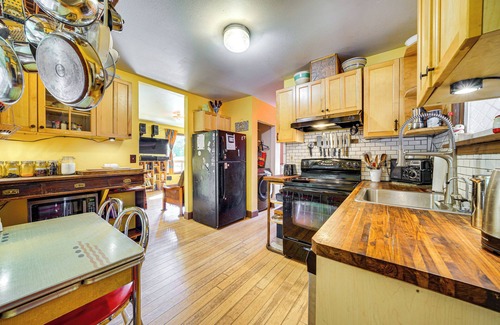 Columbia City Apartamento | Explore Seattle! Charming Apt w/Private Deck