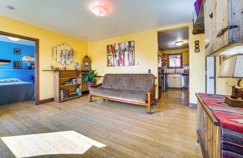 Columbia City Apartamento | Explore Seattle! Charming Apt w/Private Deck