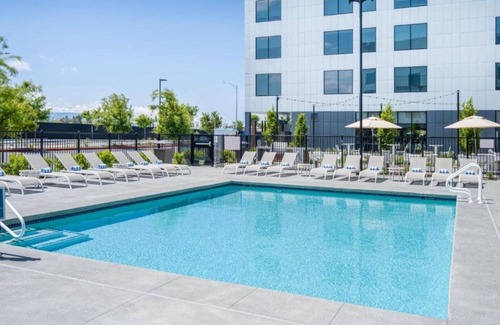 Newark Casa | Explore Silicon Valley from our room