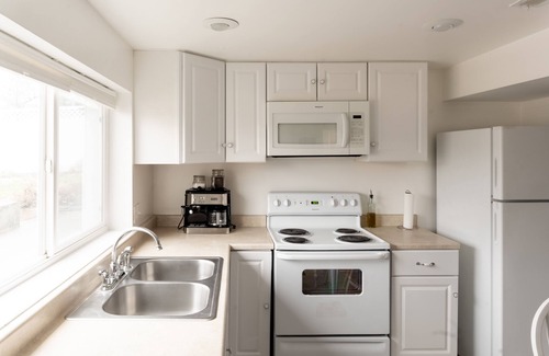 Magna Apartamento | Explore SLC from a Quiet Magna Home- Hot Tub + Enclosed Backyard