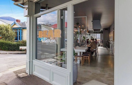 Hobart Central Business District Cabaña | Explore South Hobart Village from an 1855 Cottage