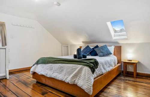 Hobart Central Business District Casa | Explore South Hobart Village from an 1855 Cottage