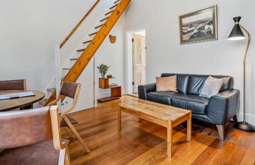Hobart Central Business District Casa | Explore South Hobart Village from an 1855 Cottage