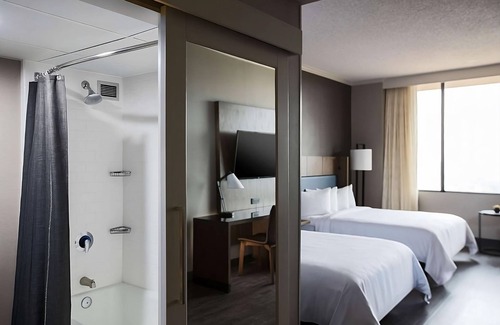 Nashville Hotel | Explore the Adventure Science Center! Pool, Parking & Airport Shuttle!