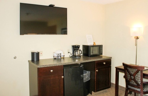 Kelleys Island Casa | Explore the Stunning View of the Kelleys Island, Glacier Suite 112