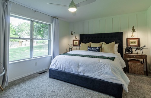 Springdale Casa | Explore the Yellow Door * Beaver Lake View Home