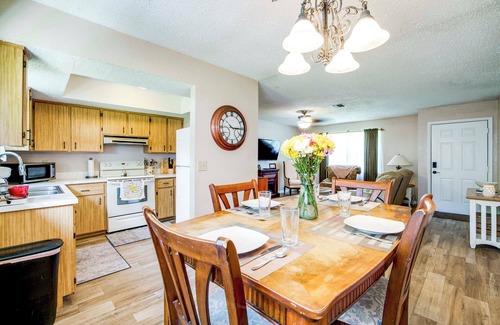 Brooksville Casa | Explore Weeki Wachee Springs: Pet-Friendly Home