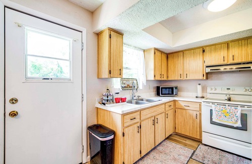 Brooksville Casa | Explore Weeki Wachee Springs: Pet-Friendly Home