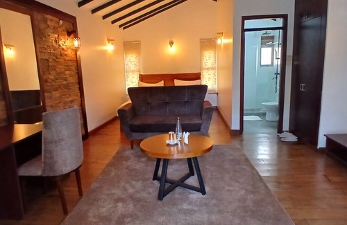 Entebbe Complejo | Explorer Resort & Marina