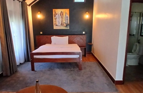 Entebbe Complejo | Explorer Resort & Marina