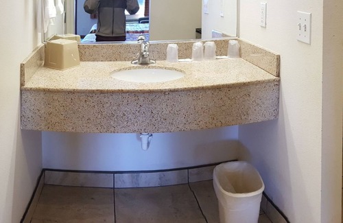 West Eugene Hotel | Express Inn & Suites