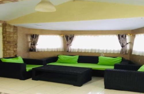 Cipanas Hotel | EXPRESS O 91923 Homestay Zona