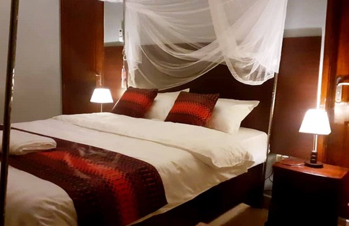 Kampala Hotel | Express View Inn