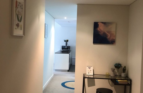 Lane Cove West Apartamento | Exquisite 1 Bedroom Plus Study +Parking, Close to CBD