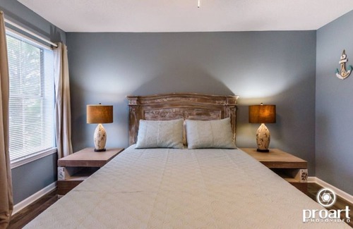 Indian Bayou Condominio | Exquisite 2 bed 2 bath condo with pool near beach
