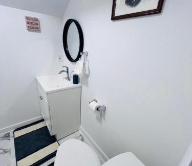 Bradford Apartamento | Exquisite 2-Bedroom Guest Suite with FREE Parking
