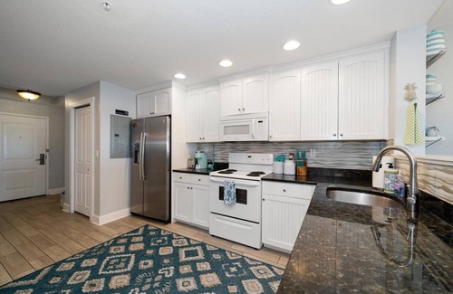 Indian Rocks Beach Condominio | NUEVO Exquisito 2 BR / 2 BA Waterfront Beach Condo + Acceso gratuito al parque acuático!