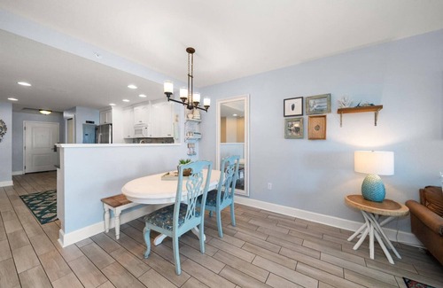 Indian Rocks Beach Condominio | NUEVO Exquisito 2 BR / 2 BA Waterfront Beach Condo + Acceso gratuito al parque acuático!