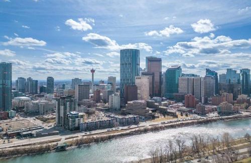 Crescent Heights Apartamento | Exquisite 2BR Condo Near Downtown With Free Parking