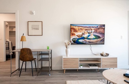 Constable Hook Casa | Exquisite 2BR King! Free parking! Rooftop!